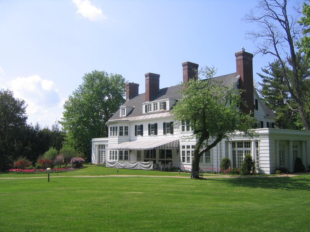 Four Chimneys Inn Bennington Bagian luar foto
