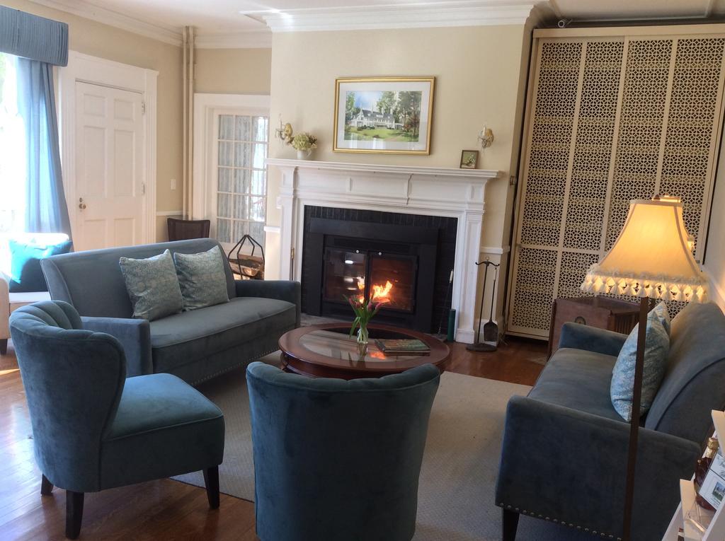 Four Chimneys Inn Bennington Bagian luar foto