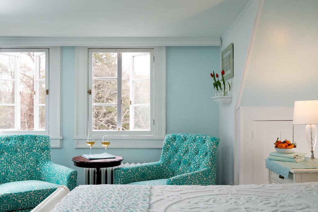Four Chimneys Inn Bennington Bagian luar foto