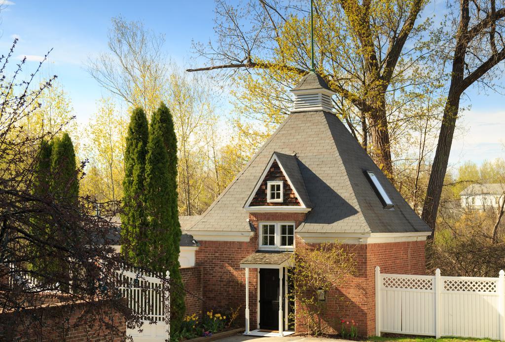 Four Chimneys Inn Bennington Bagian luar foto