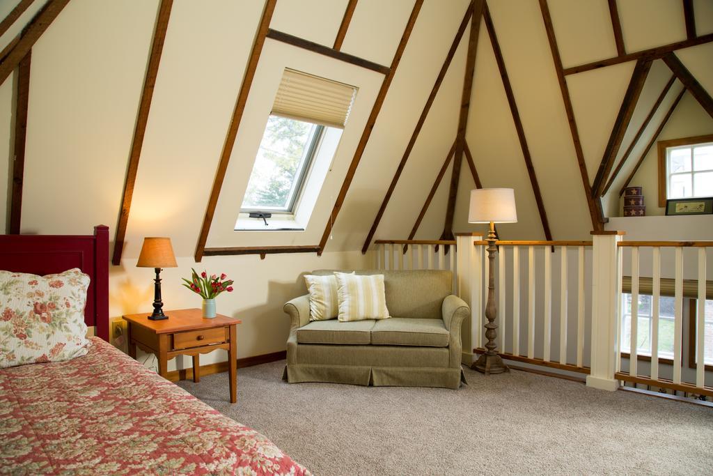 Four Chimneys Inn Bennington Bagian luar foto
