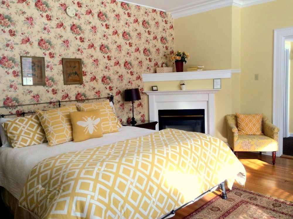 Four Chimneys Inn Bennington Bagian luar foto