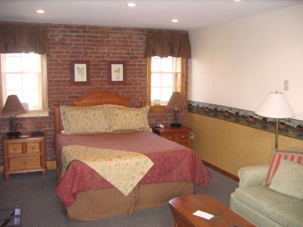 Four Chimneys Inn Bennington Bagian luar foto