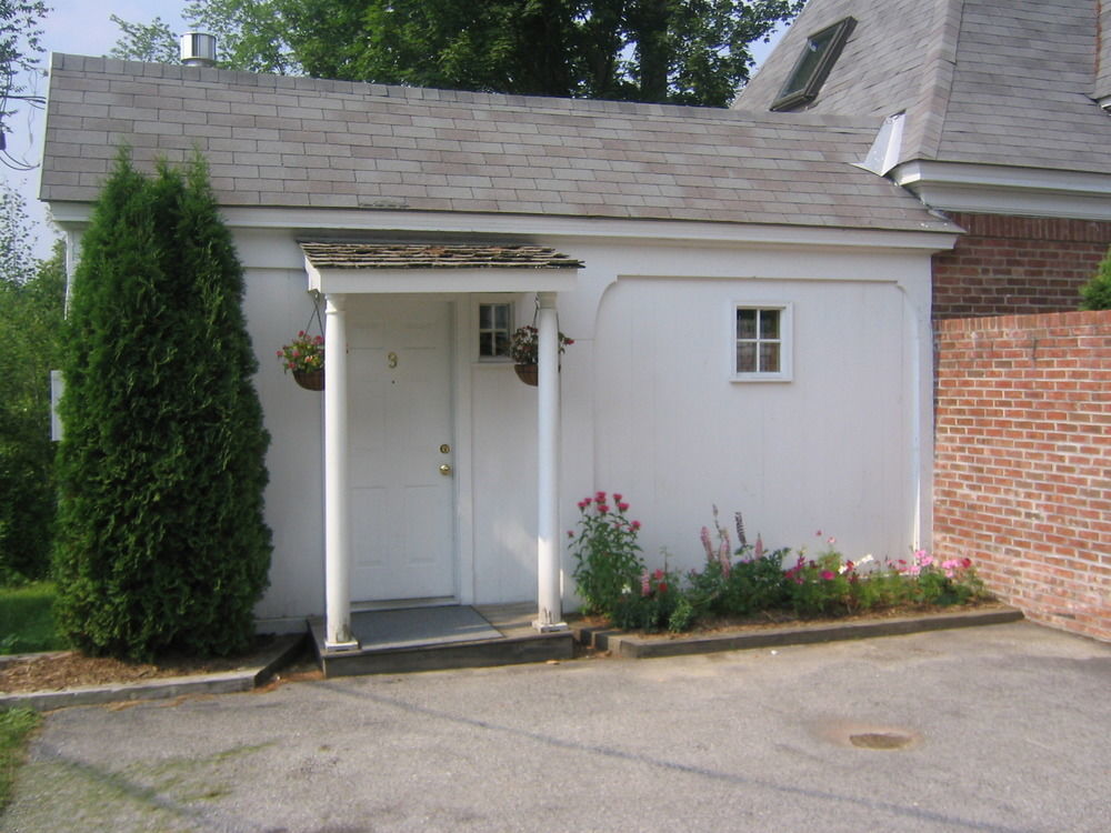Four Chimneys Inn Bennington Bagian luar foto