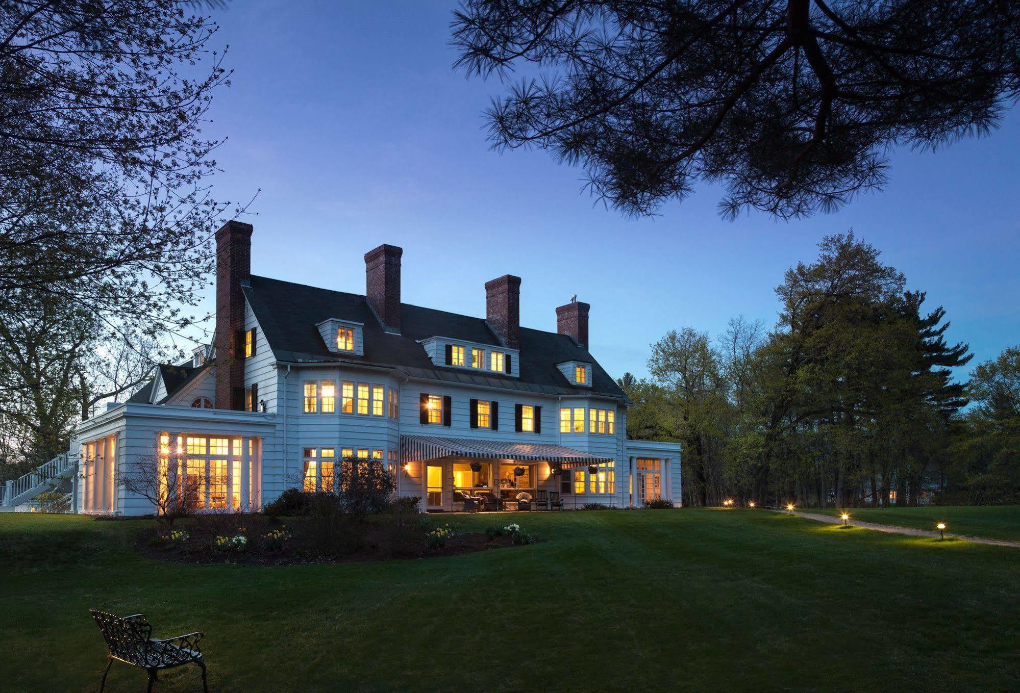 Four Chimneys Inn Bennington Bagian luar foto