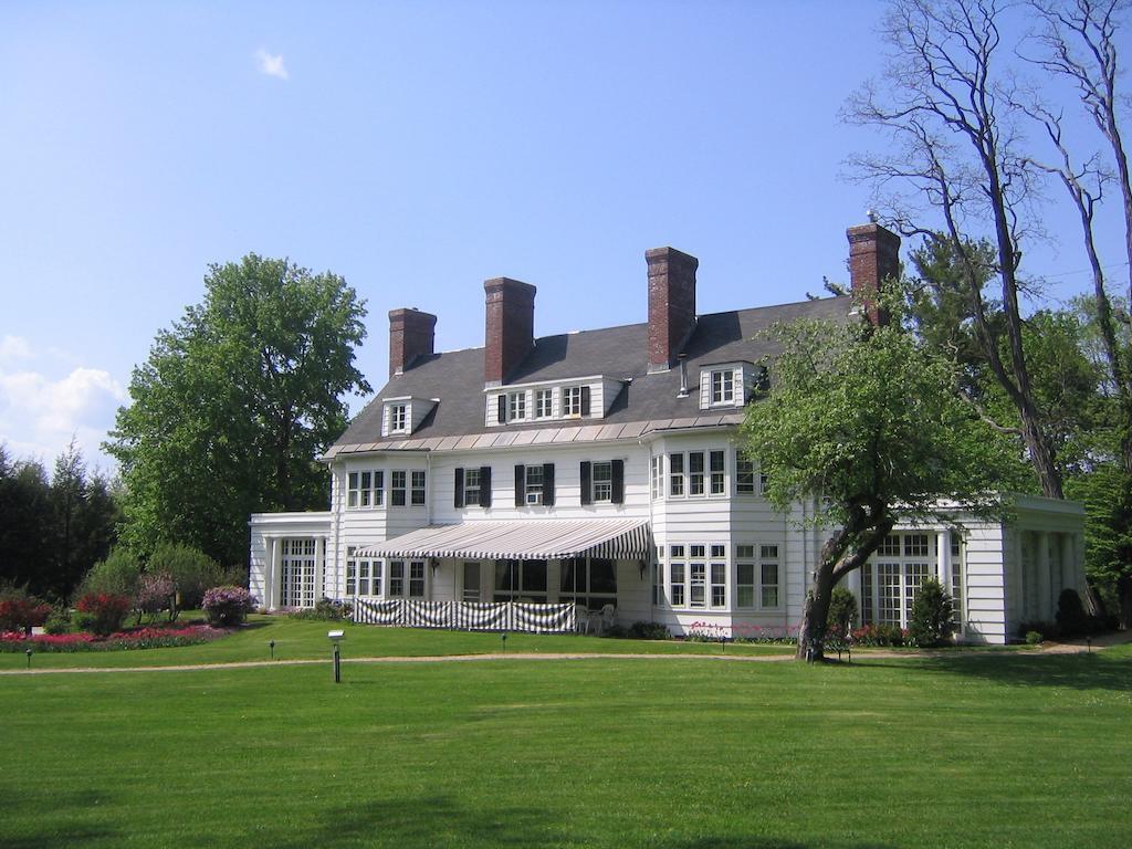 Four Chimneys Inn Bennington Bagian luar foto